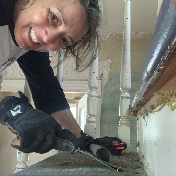 Meet your Posher, Tricia🌻 I am a Powerful, Passionate, Happy Woman. 🌟 - Picture 13 of 14